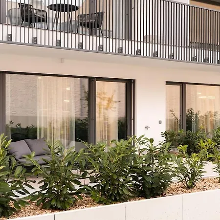 Gold Garden Terrace *