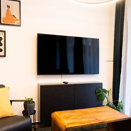Gold Garden Terrace Apartment