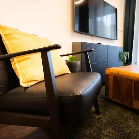 Gold Garden Terrace Apartment *